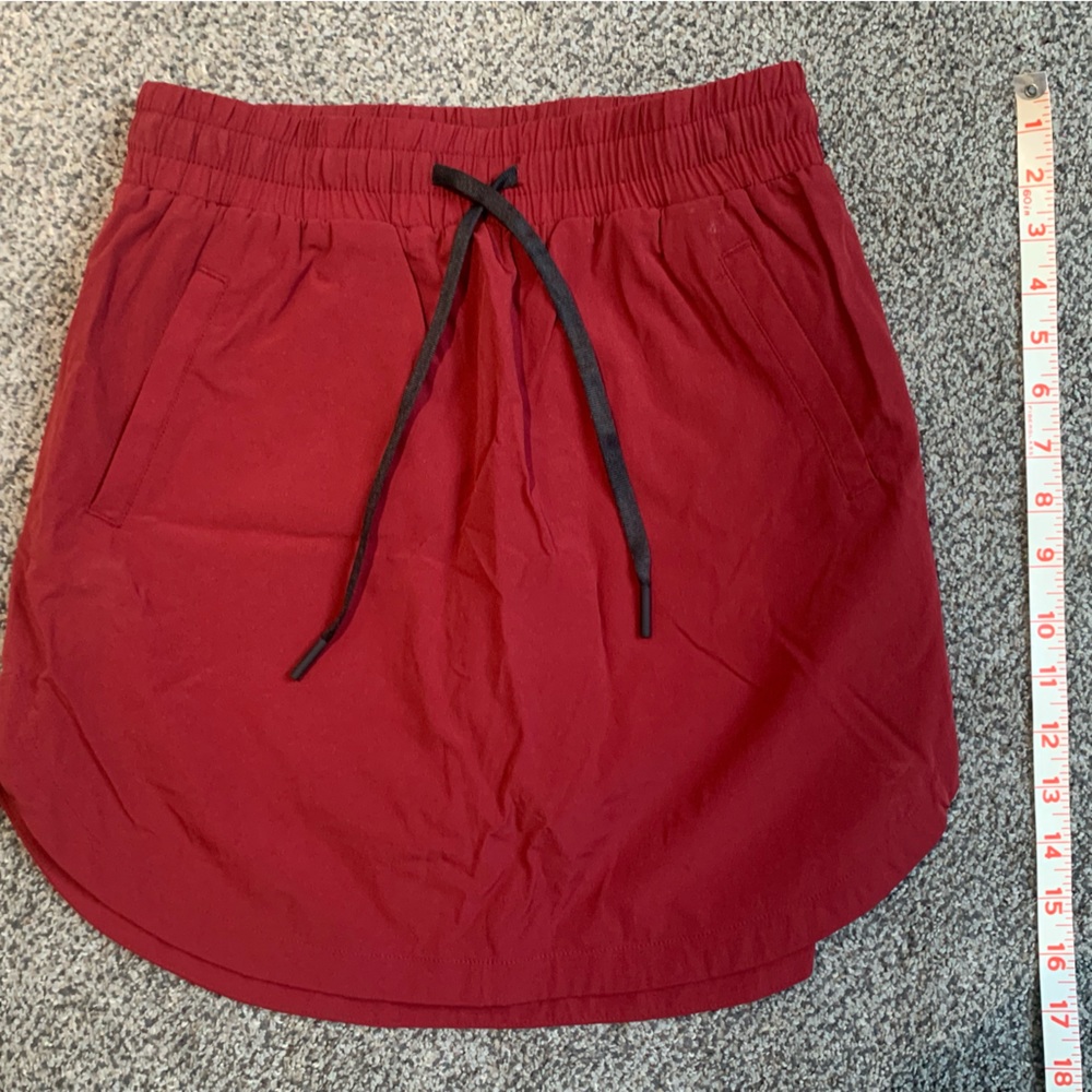 Halara tennis skirt with built-in shorts, size small